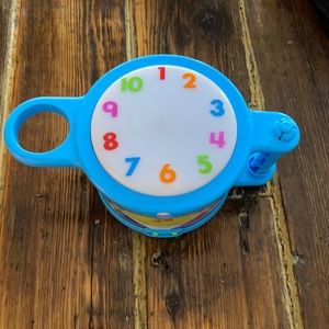 Fisherprice drum!  Good condition, needs batteries! Bundle with our other toys!